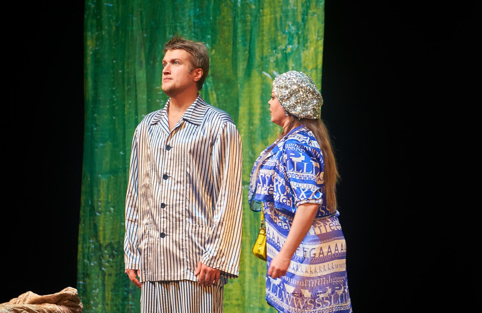 Гала-концерт творческого фестиваля алтайского края. Национальные костюмы республики тыва. Тува music. Тыва мюзик. Ансамбль горлового пения тыва.